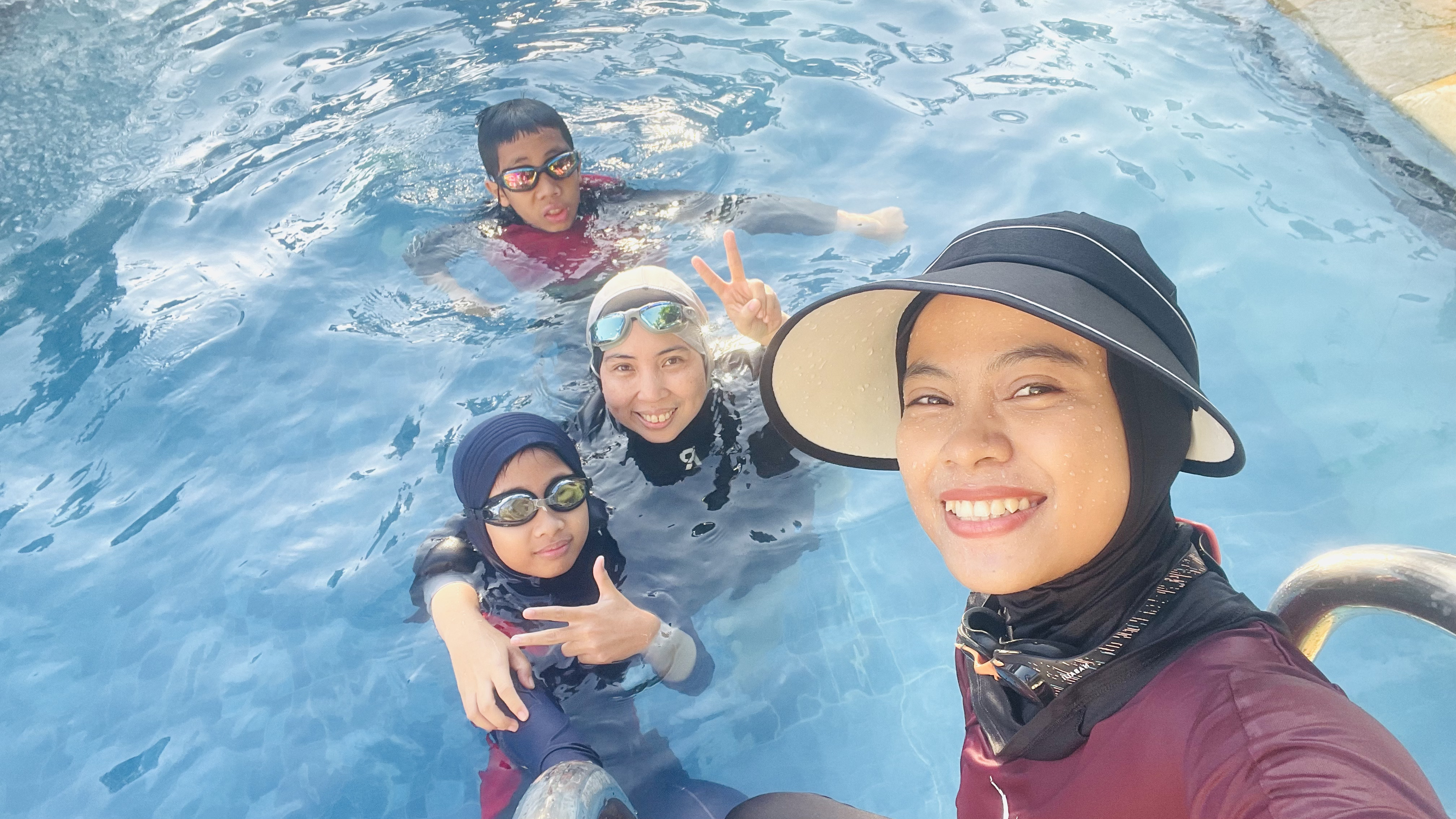 Latihan renang di Haylen Swimming Club